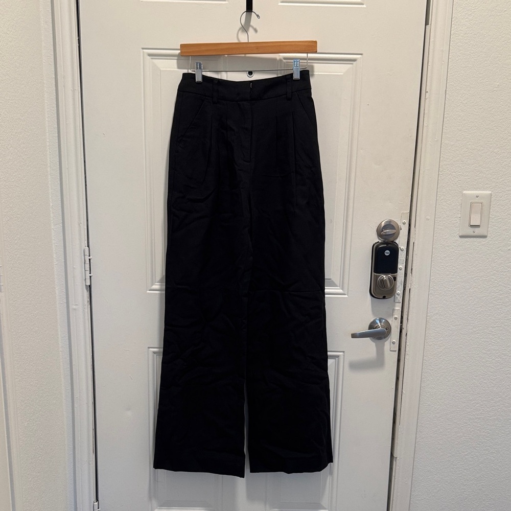 Black low-waisted pleated pants